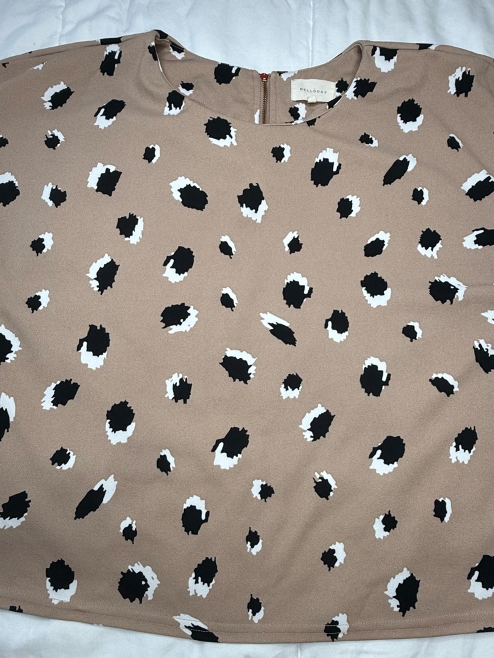MELLØDAY Beige Blouse with Black and White Spot Print